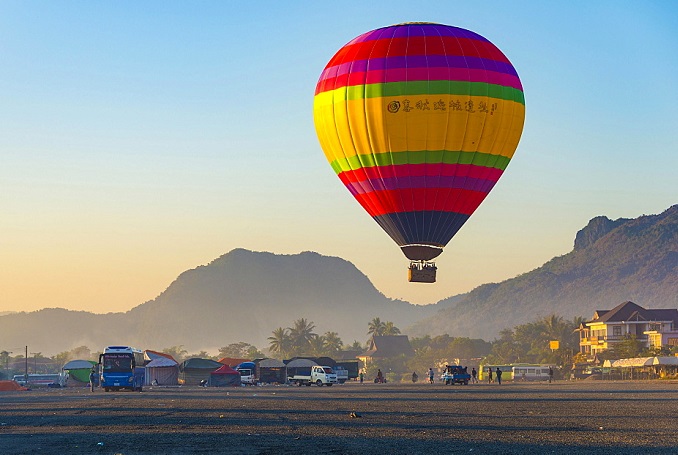 Private Vang Vieng Hot Air Balloon, Tham Jang Cave & Nam Song River Tour Led by Women Private Vang Vieng Hot Air Balloon, Tham Jang Cave & Nam Song River Tour Led by Women