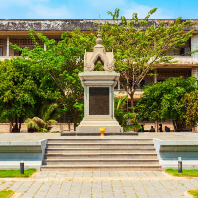 Private Phnom Penh Killing Fields & Tuol Sleng Museum Tour Led by Local Women