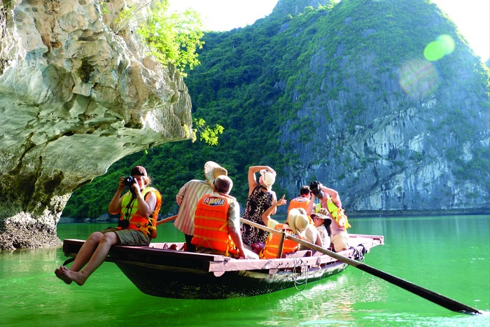 Vietnam Discovery Tour 13 Days – From Halong Bay to the Mekong Delta Vietnam Discovery Tour 13 Days – From Halong Bay to the Mekong Delta