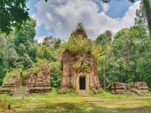 Csr14: Holy Mountain Kulen 1,000 Lingas River Tour 4D3N Csr14: Holy Mountain Kulen 1,000 Lingas River Tour 4D3N