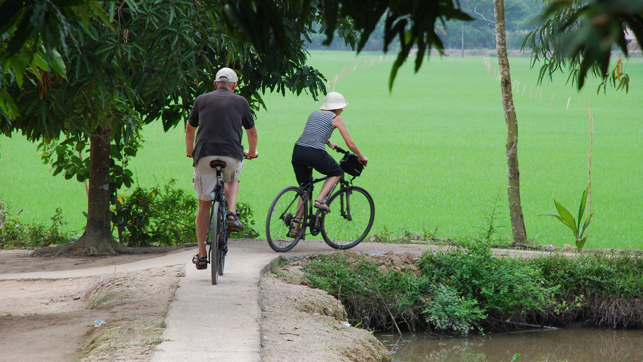 Vdl23: Ho Chi Minh - Cu Chi - Mekong Delta - Ha Long - Ninh Binh - Hanoi City Tour 10D9N Vdl23: Ho Chi Minh - Cu Chi - Mekong Delta - Ha Long - Ninh Binh - Hanoi City Tour 10D9N