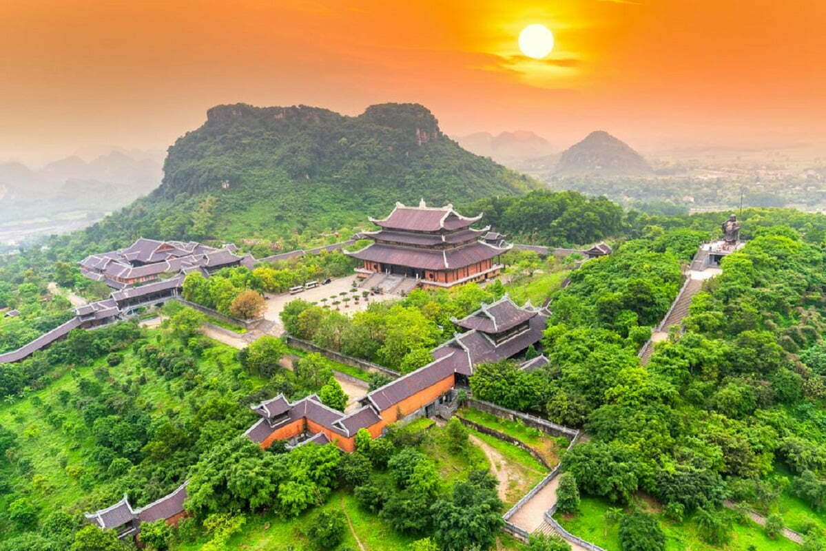 Northern Vietnam Highlights Tour 5 Days – Hanoi, Ha Long Bay & Ninh Binh Northern Vietnam Highlights Tour 5 Days – Hanoi, Ha Long Bay & Ninh Binh