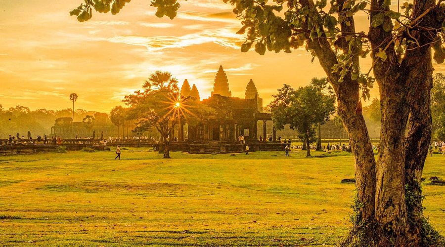 3-Day Private Angkor Wat & Tonle Sap Tour Led by Local Women 3-Day Private Angkor Wat & Tonle Sap Tour Led by Local Women