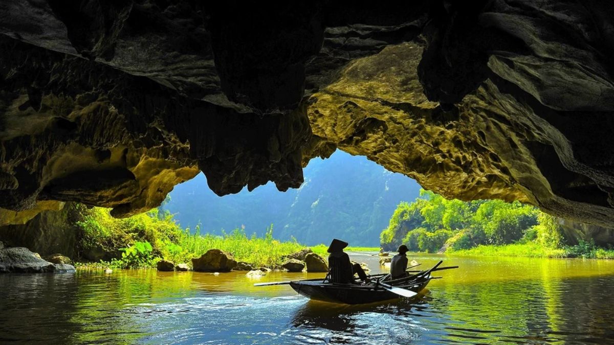 Private Hoa Lu – Tam Coc – Mua Cave Luxury Day Tour Led By Women Private Hoa Lu – Tam Coc – Mua Cave Luxury Day Tour Led By Women