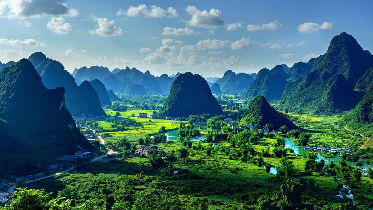 Vietnam Highlights Tour 15 Days – The Ultimate Journey from Hanoi to the Mekong Delta Vietnam Highlights Tour 15 Days – The Ultimate Journey from Hanoi to the Mekong Delta