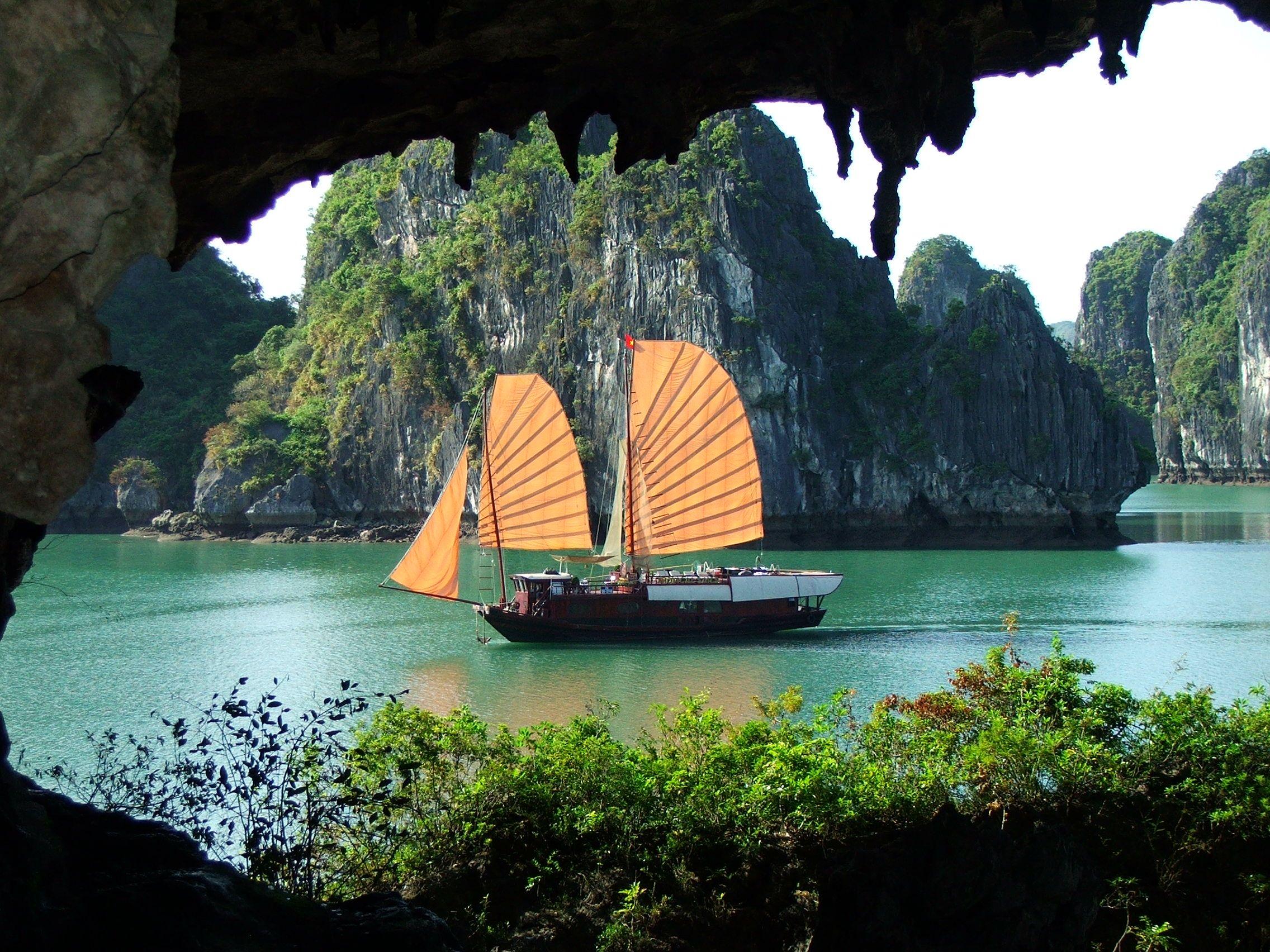 2-Day Private Ha Long Bay Luxury Cruise Led By Women 2-Day Private Ha Long Bay Luxury Cruise Led By Women