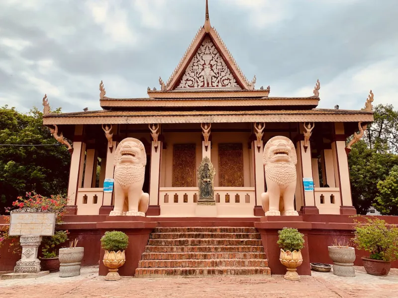 Private Phnom Penh Half-Day City Tour Led by Local Women Private Phnom Penh Half-Day City Tour Led by Local Women